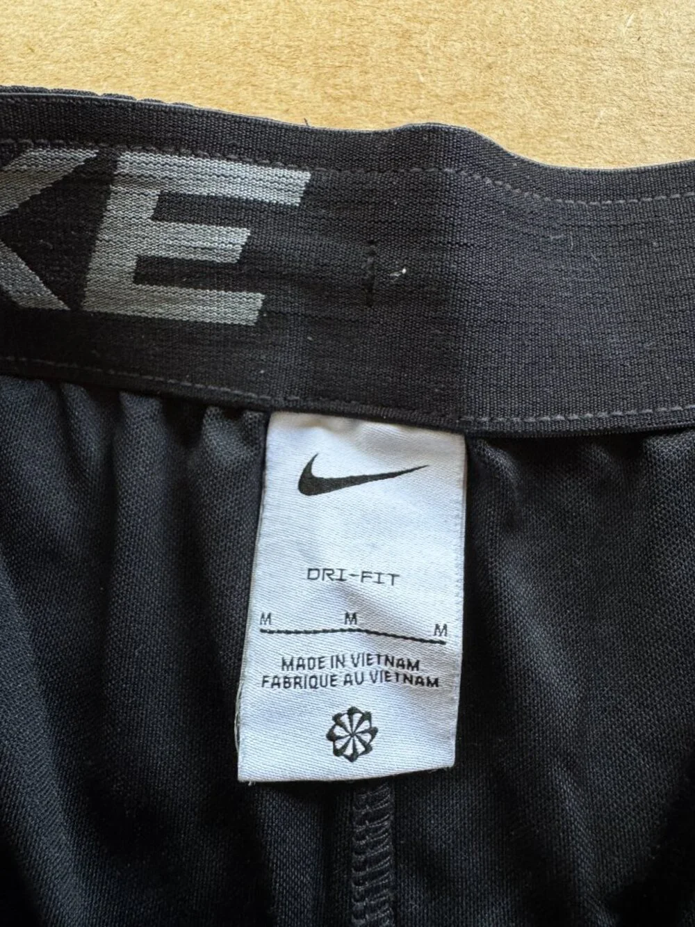Nike Men’s Black Dri-FIT Athletic Shorts Size Medium Embroidered Swoosh